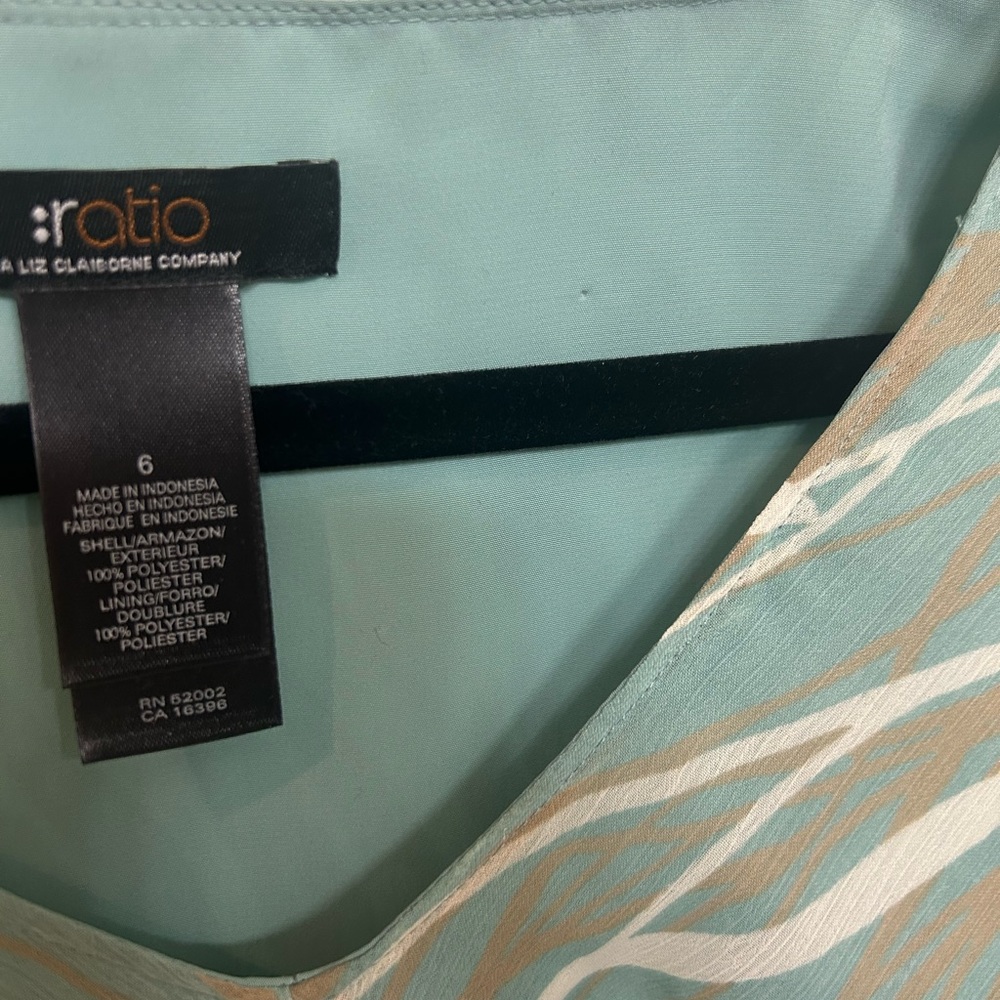 Ratio Liz Claiborne Top NWT Size 6 - Picture 4 of 5